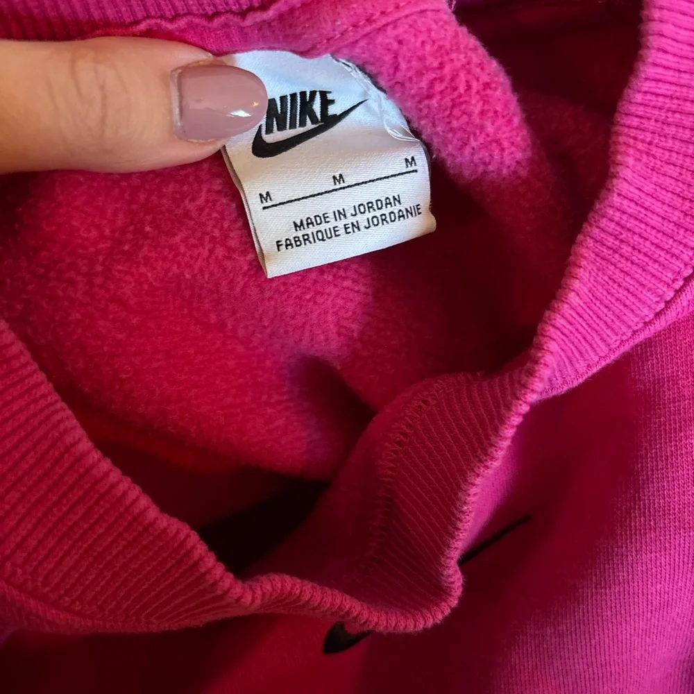Nike Women's Pink Cropped Loose Fit Crew Neck Sweatshirt Size Medium - Picture 3 of 5